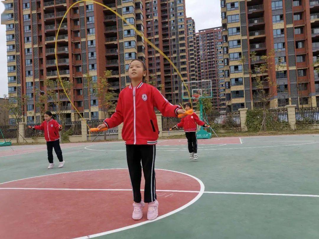 绳彩飞扬 跳出健康 雪枫小学北校区举行二年级一分钟跳绳比赛