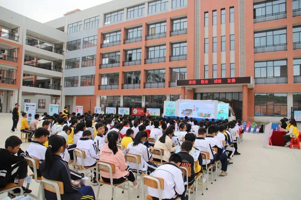 新时代文明实践惠东县生活垃圾分类五进宣传活动走进西枝江中学