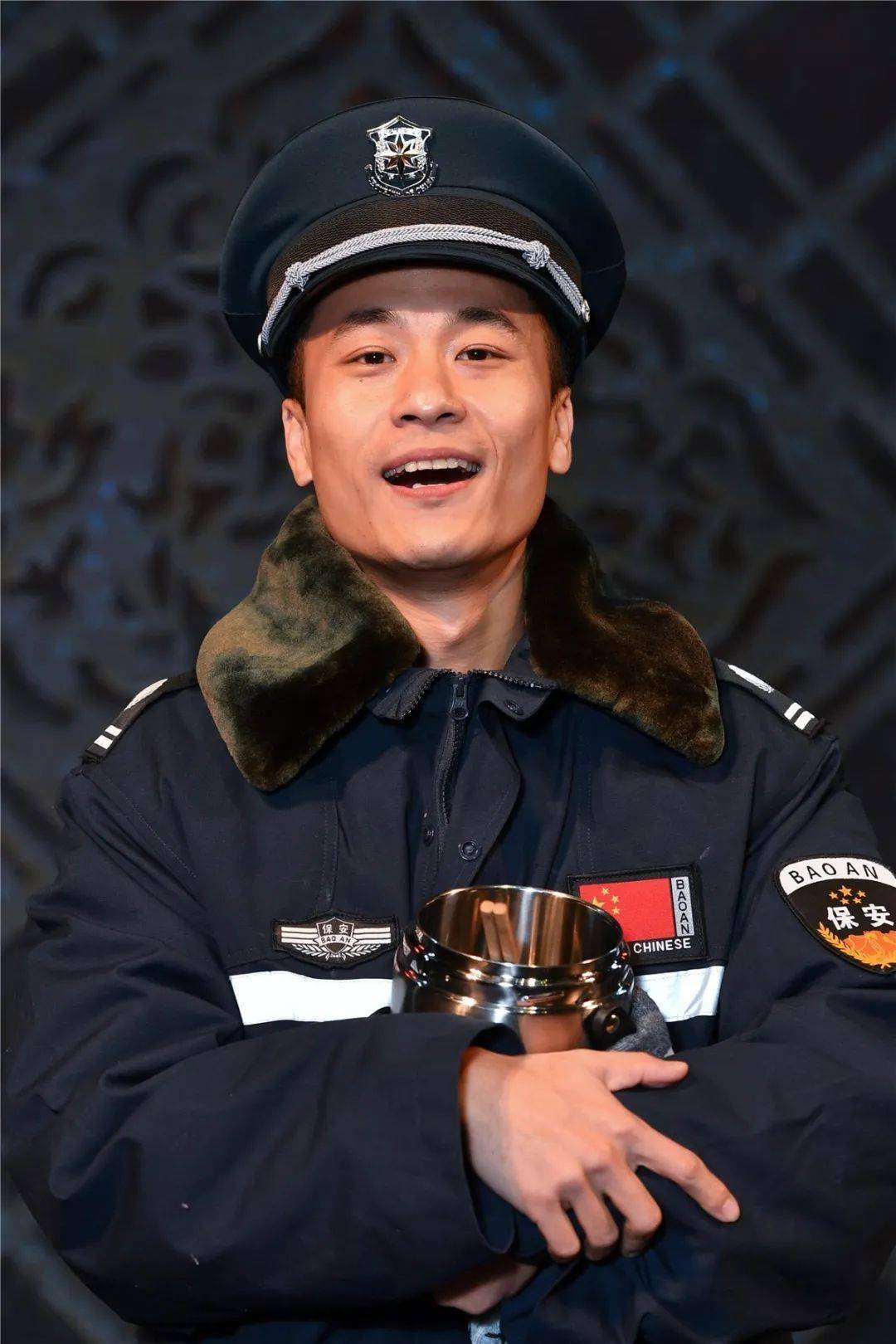 梁勇——朱少鹏 饰社区民警,就是俗称的"片儿警",土生土长的北京人,与