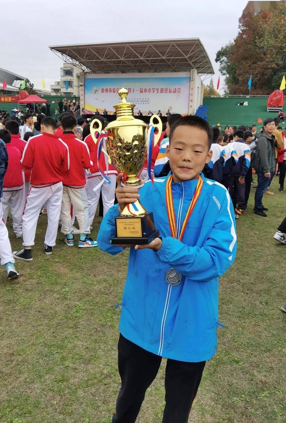 谭小龙校足球赛二年级足球赛四年级足球赛晨曦学子好故事三年级四年级