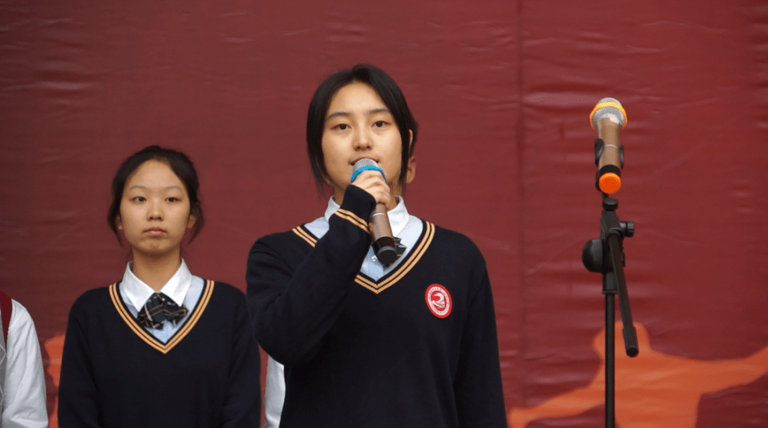视频| 火热青春 激情绽放——万州二中举行2020年秋季田径运动会开幕
