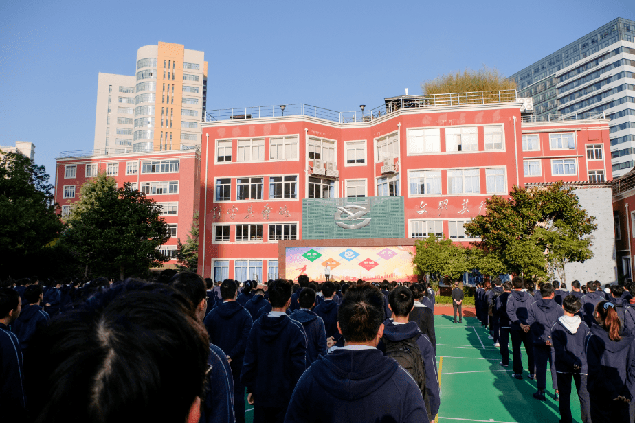 西南位育中学举行消防疏散演习:一次特殊的升旗仪式