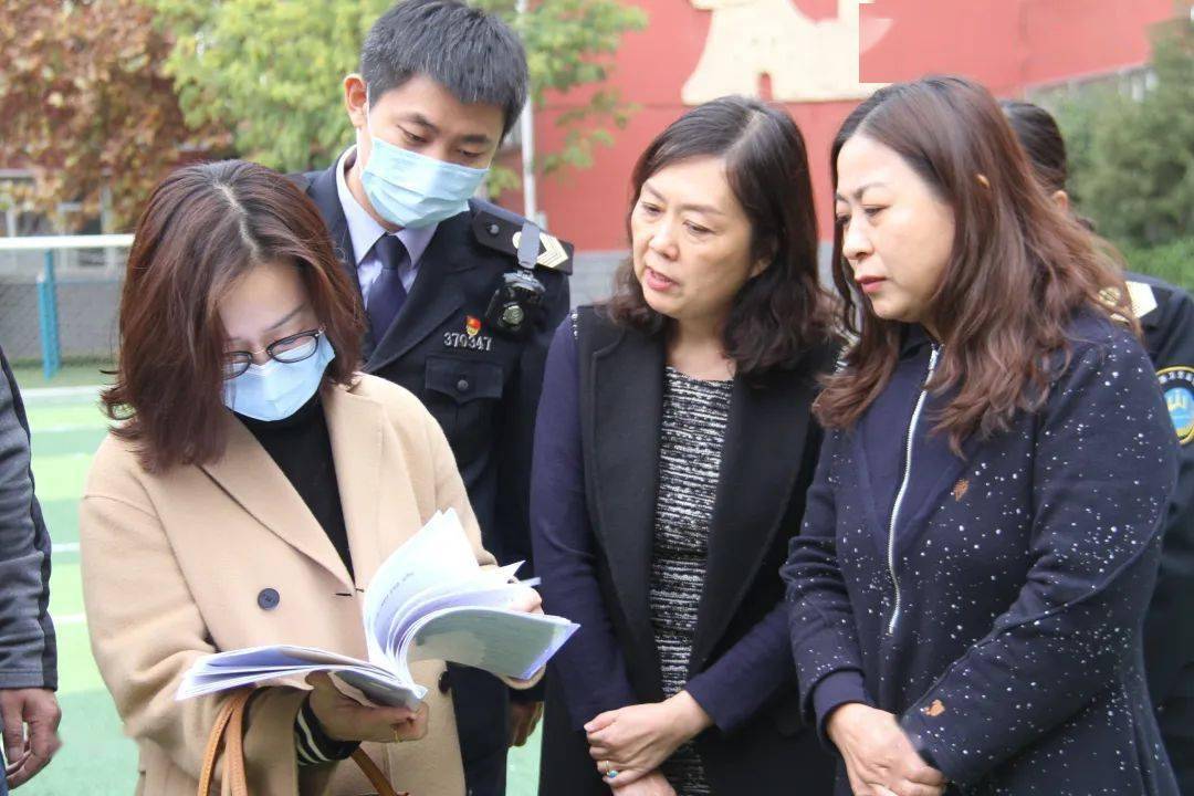 严把生命安全关市中区教体局王鲁明副局长,体卫艺科卢安平科长,张伟