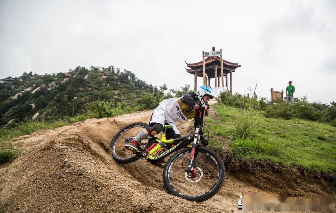 山东首个山地自行车公园落地棋山_赛道