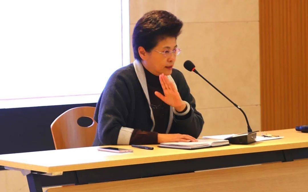 济南市南上山街小学王红林校长面向全体教师进行生命教育专题培训