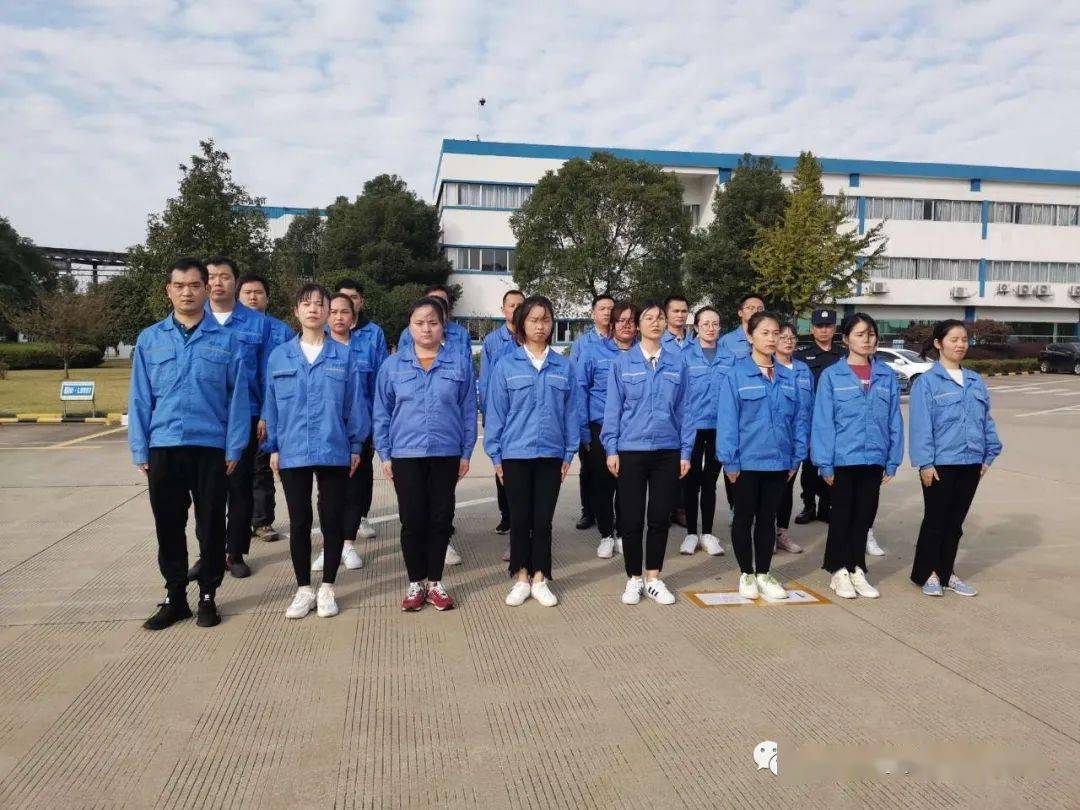 深潜蓄能打造狼性团队南昌工厂20年全员军训活动开幕啦