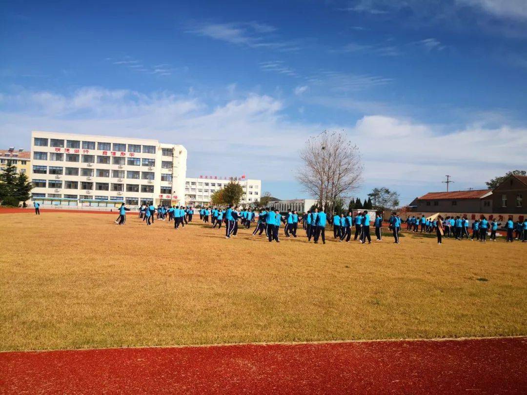 美泽学子是幸福的累累的硕果印证耕耘笃行致美秋光好,泽润人生正当时!