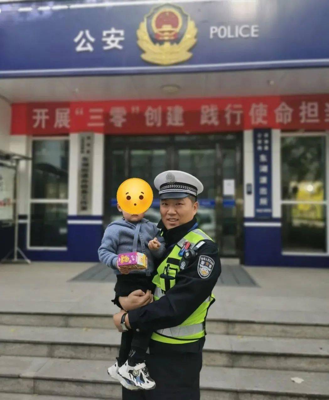 清徐:太危险!两岁小孩走失街头.