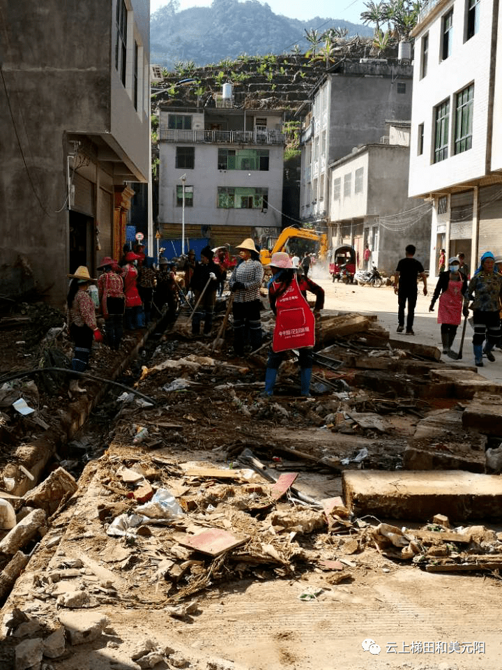 【爱国卫生"7个专项行动"】俄扎乡开展私搭乱建整治 推动集镇环境整体