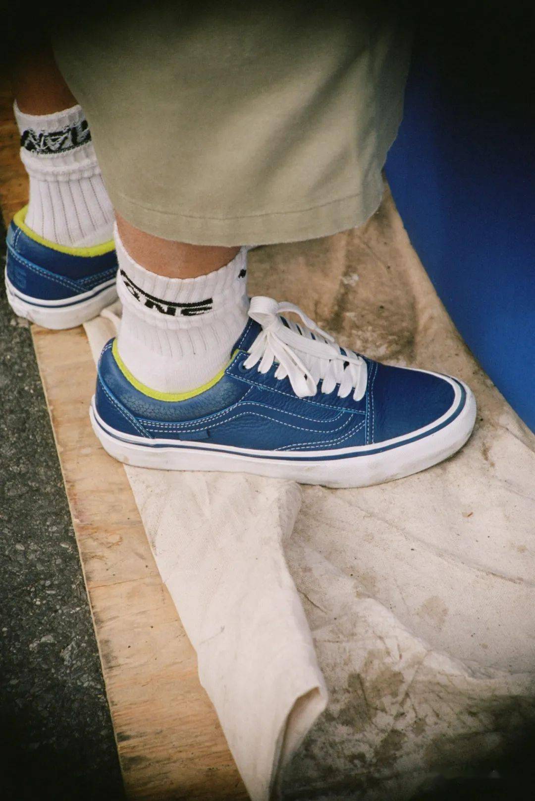 尽管有着返璞归真的美感但 vans x quartersnacks old skool 和 lam