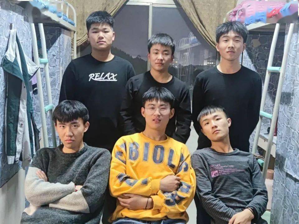 03#513大学室友是大学生活的一项馈赠,这四年里有人陪你一起哭一起笑