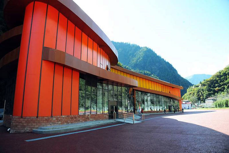 彩林公园游客中心项目,包括新建生态停车场,观景亭,游客公共服务中心