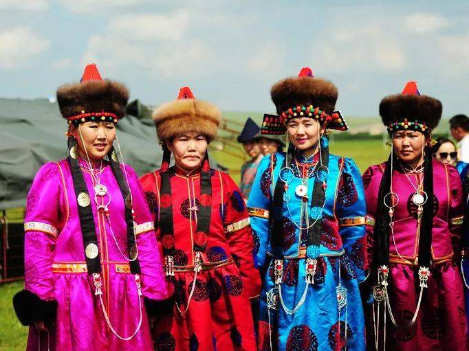 蒙古族服饰特点图片