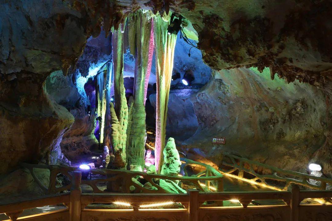 事发云浮蟠龙洞自己看现场