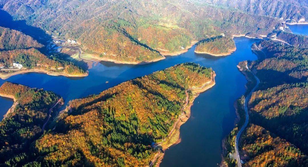 大風堡,千野草場等傳統旅遊景區縱橫阡陌的公路風景秀美旅遊路來石柱