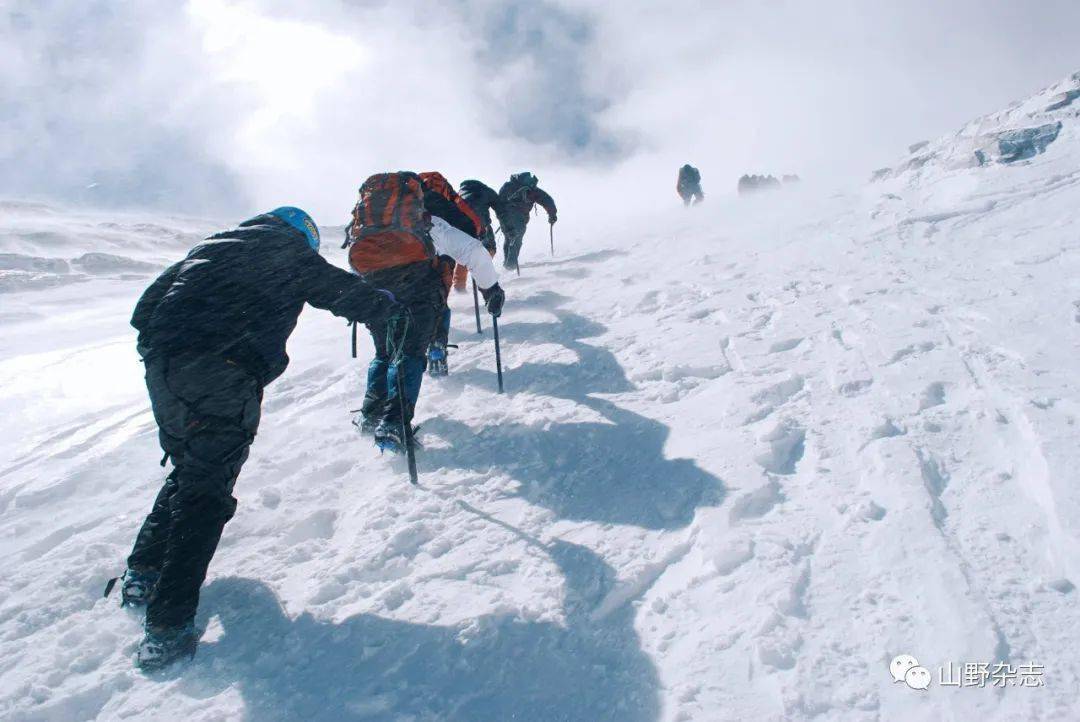 【新刊选读】我国高校登山运动发展历程及现状思考_登山队