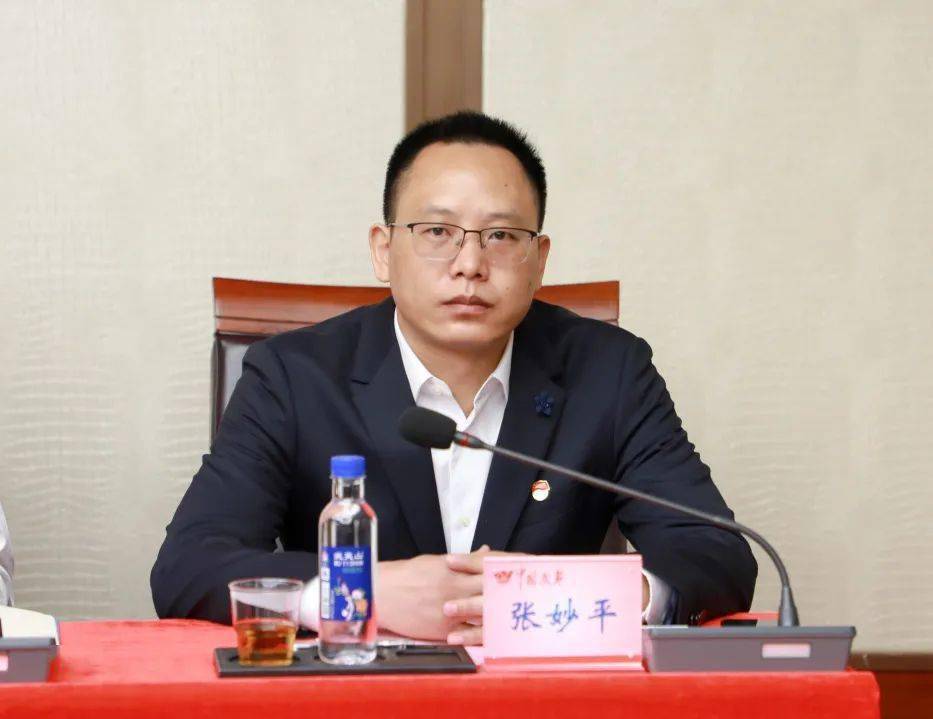 黄美銮,张妙平,邱永华3位同志分别作就职表态发言,表示将把今天的任职