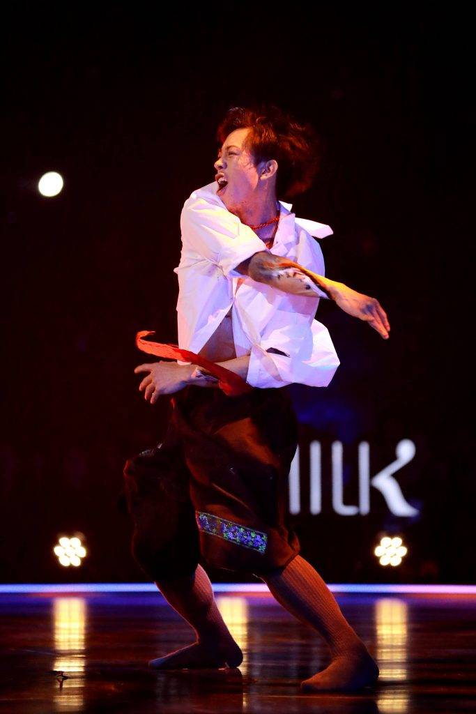 全开,与自成一派的东方舞者王韬瑞共同开启了一场难分伯仲的狮虎之战!