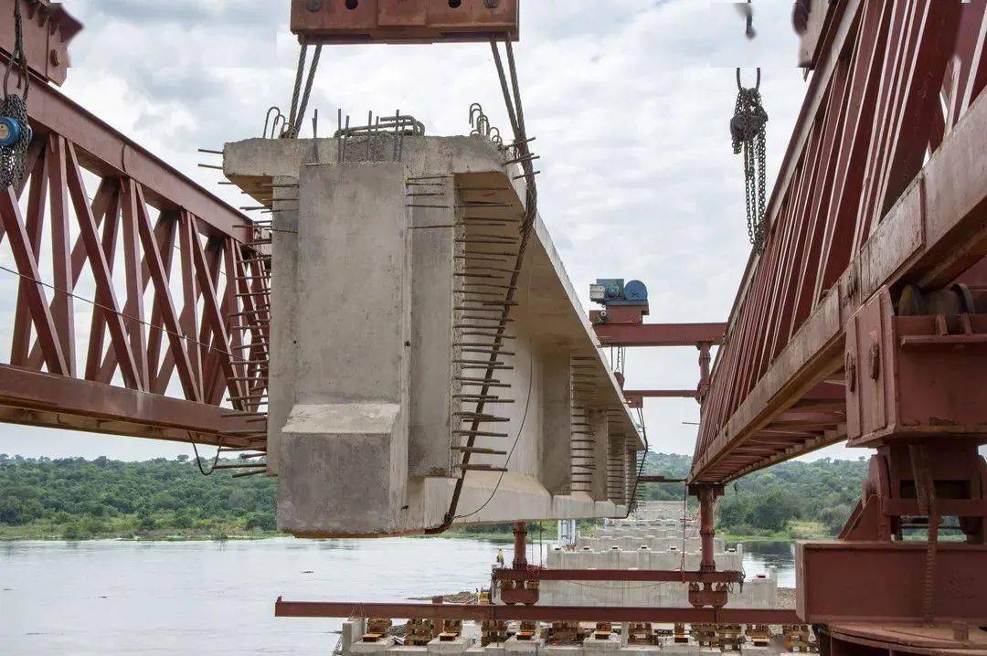 预制t梁吊装尼罗河大桥桥梁尼罗河大桥上部结构施工尼罗