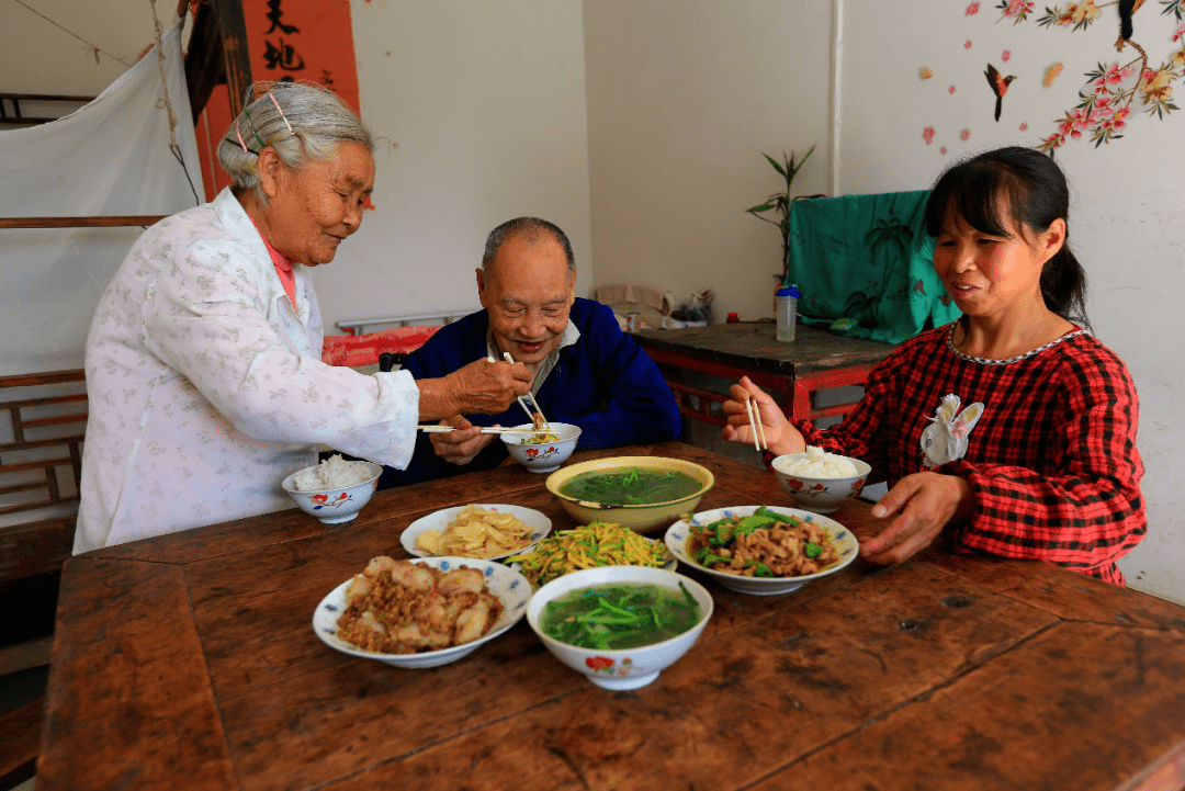 中国退役军人纪念抗美援朝特别节目归来第七集拥抱