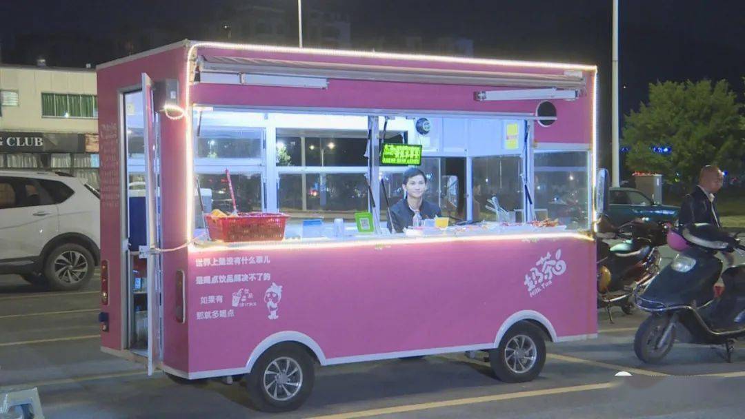 英德的灯光夜市来了共310个摊位