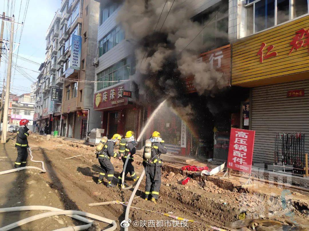 11月10日8点56分安康汉阴北城街消防救援站接警称:汉阴县城关镇富强街