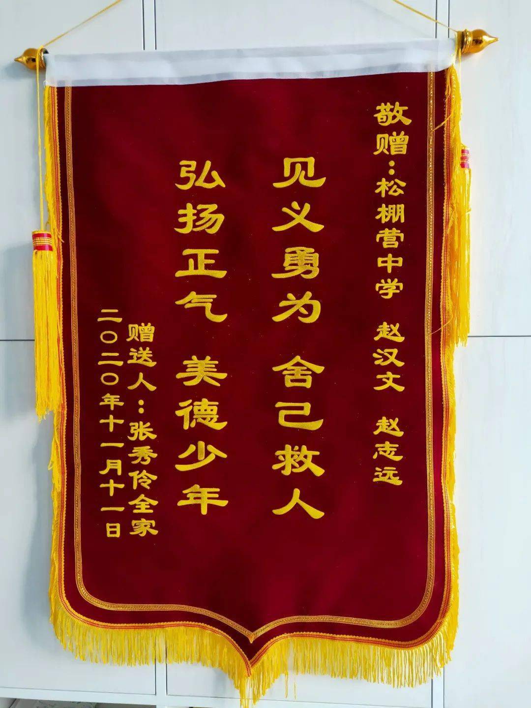 见义勇为!这两个同学"火了"!