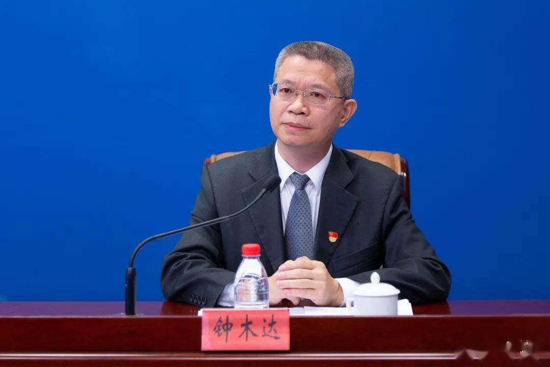 福建省商务厅党组成员,副厅长钟木达发布会上,钟木达介绍了福建商务