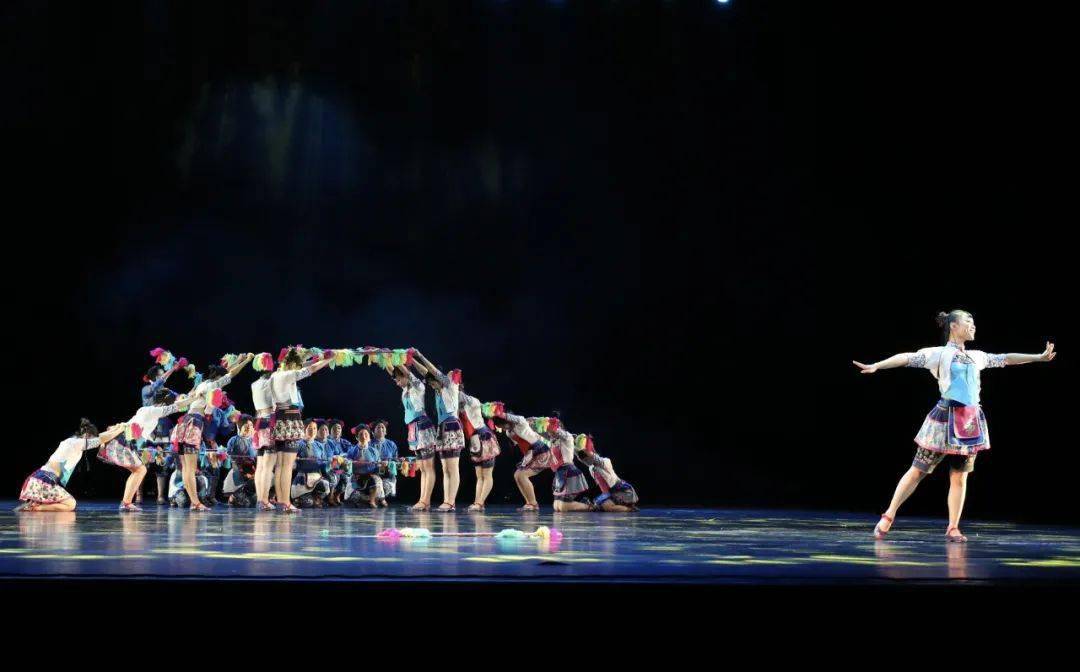 舞蹈家于丽娟老师编舞该舞蹈是以融合展演国家级非遗"甪直水乡妇女