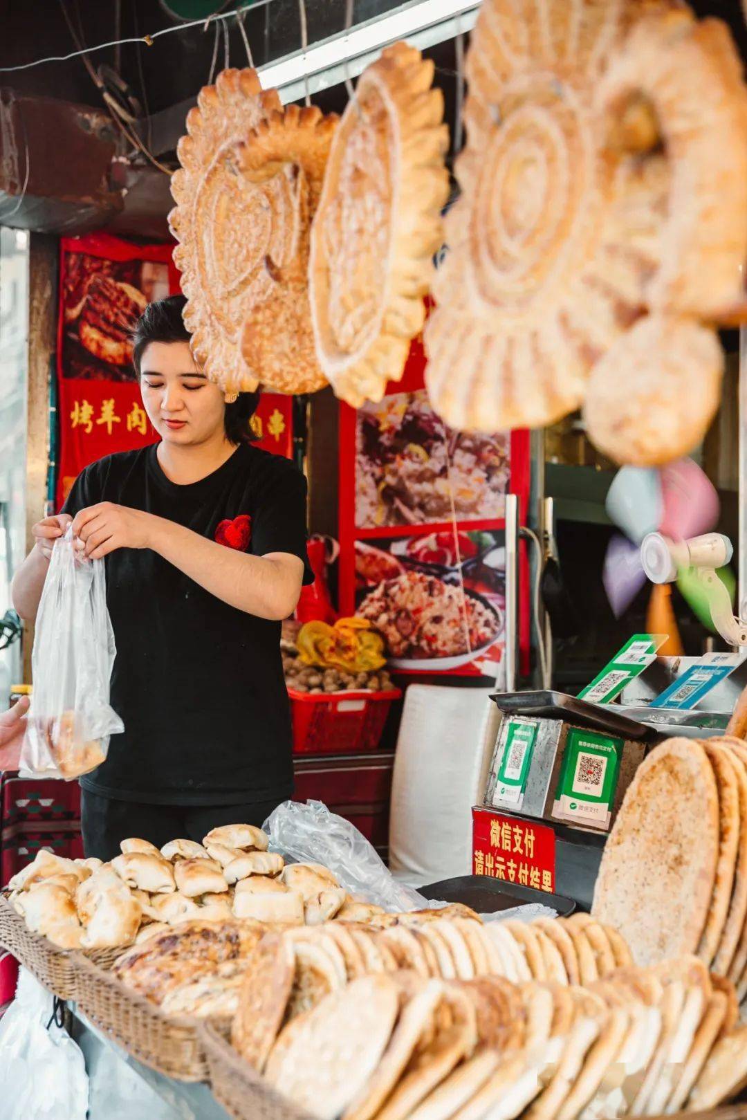 小北「新疆烤饢店」火出圈,沒點準備真別來