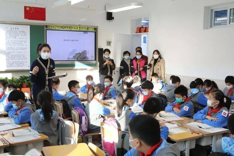 幸福五小教研动态基于目标导向的问题引领学习本校区教研活动之集团巡