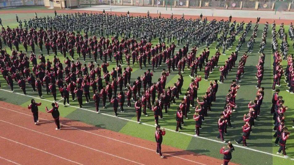 这个学校的课间操有点不一样!