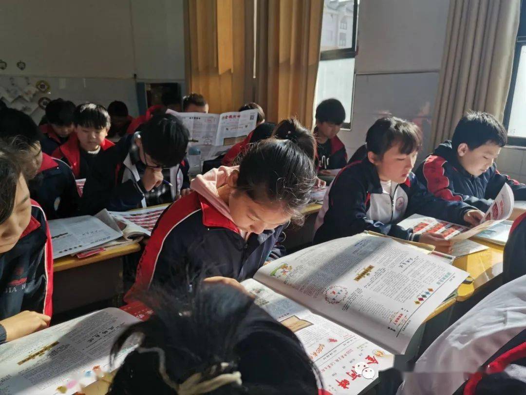 副书记,县长查宏莅临夹河镇小检查指导工作"夹河镇中心学校校长胡先
