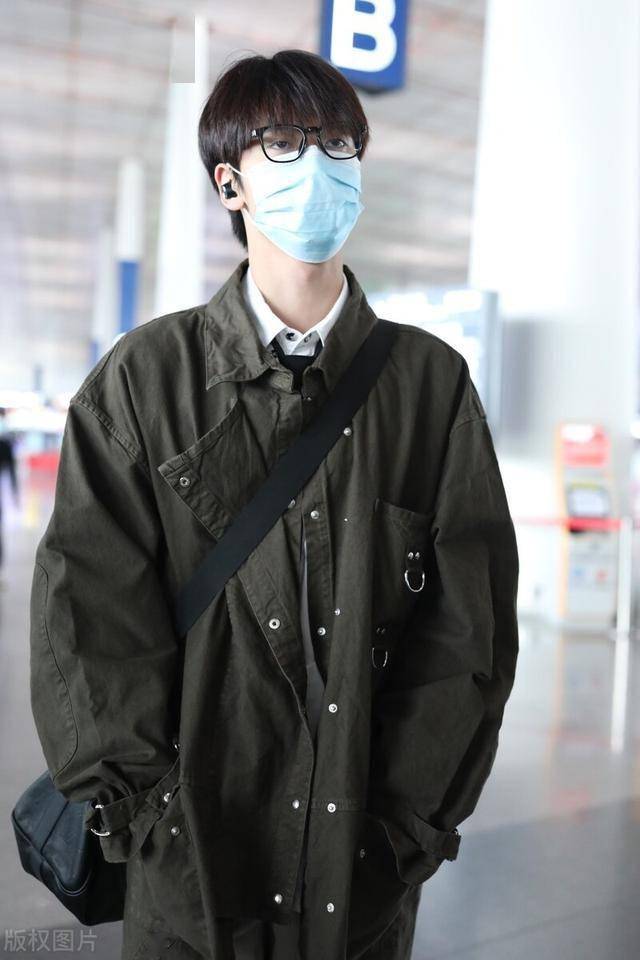陈宥维演技受肯定现身机场自信不少,懒理负面新闻低头不语