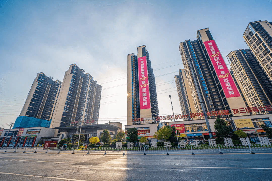 双喜临门丨金钟定王台交房在即19号栋封顶大吉