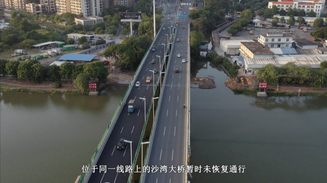 位于同一线路上的沙湾大桥暂时未恢复通行,仍继续封闭施工,往返于番禺