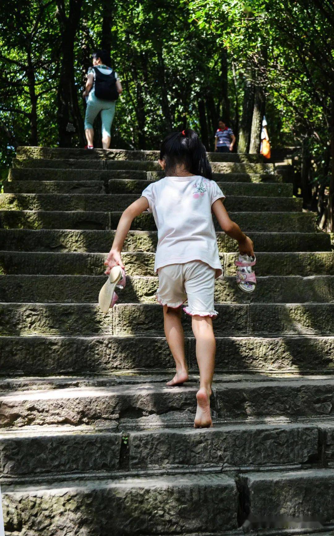 13年60张背影一对父母给13岁女儿的生日礼物