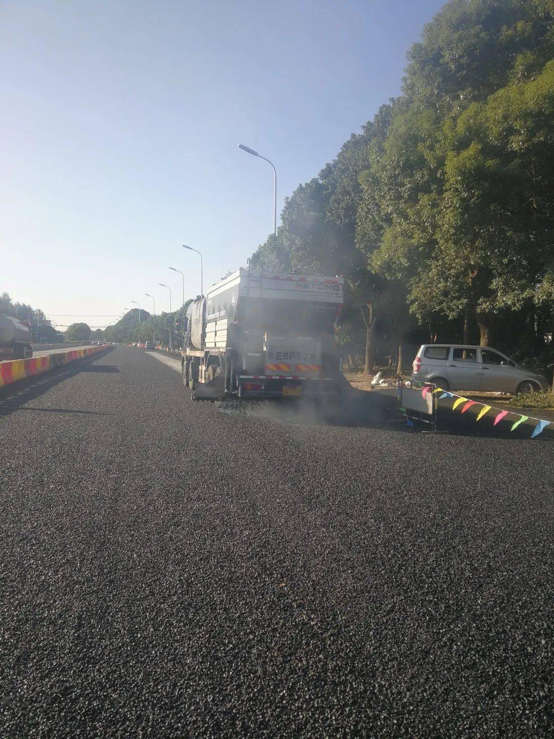 路面"白改黑",主体完工!