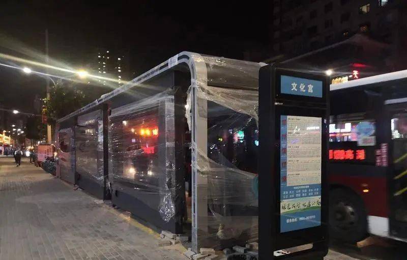 新型公交站亭亮相兰州街头!高大上又很贴心!
