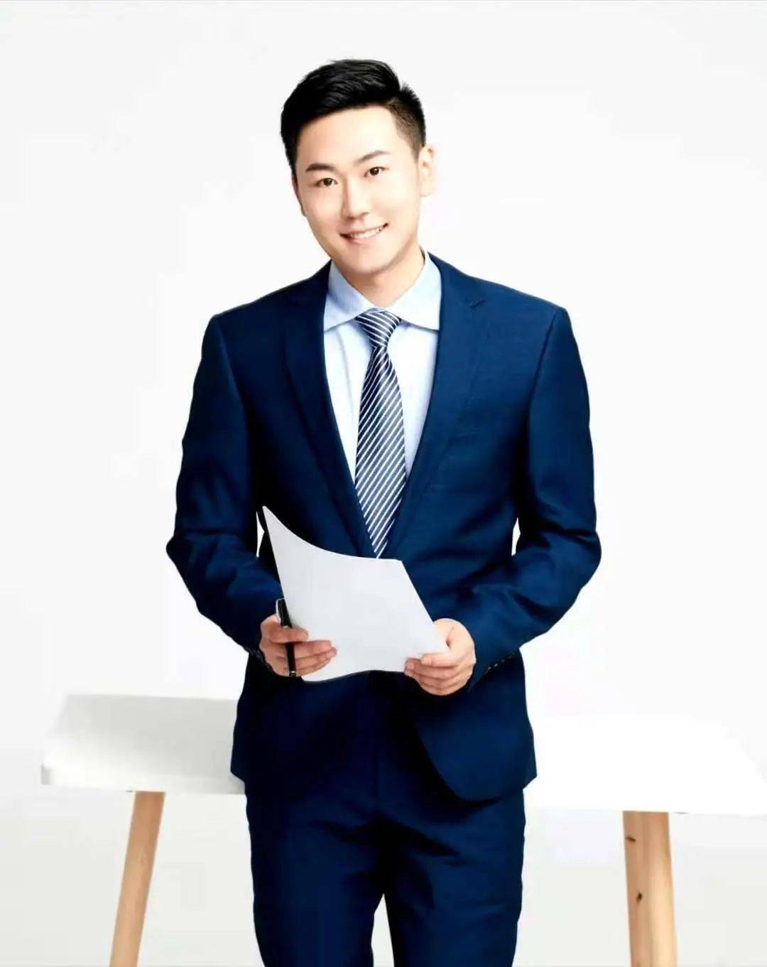 他们之间以成熟经验点拨主持少年他们更是良师用专业态度丈量舞台深度