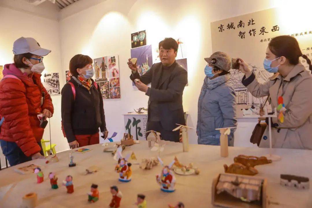 胡同居民复原老北京玩具太平燕毛猴鸣蝉