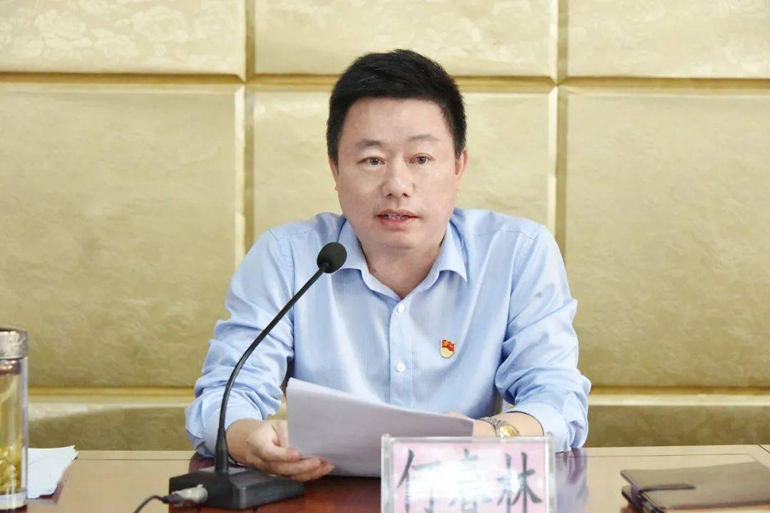 全县政务公开工作推进会暨政务公开工作培训会召开_何春林