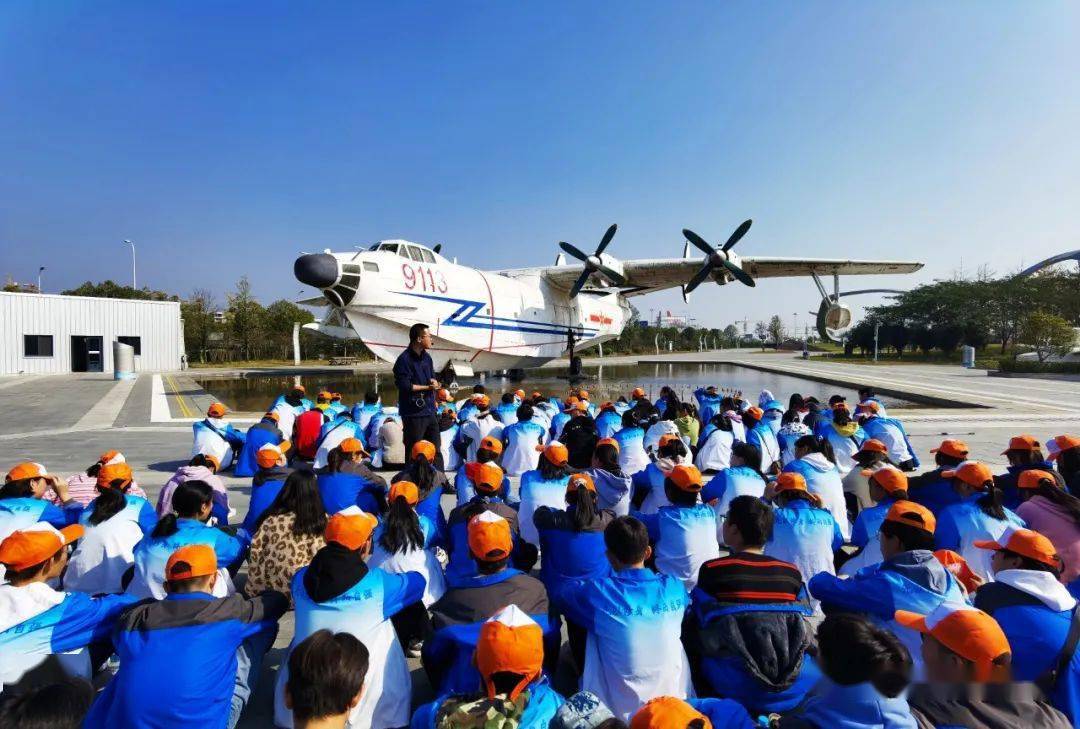 筑梦蓝天精彩研学荆门爱飞客迎来近2000名中小学生