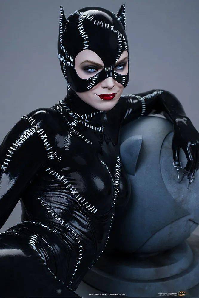 联合推出dc经典角色猫女1/4雕像,以1992年的《蝙蝠侠归来》中米