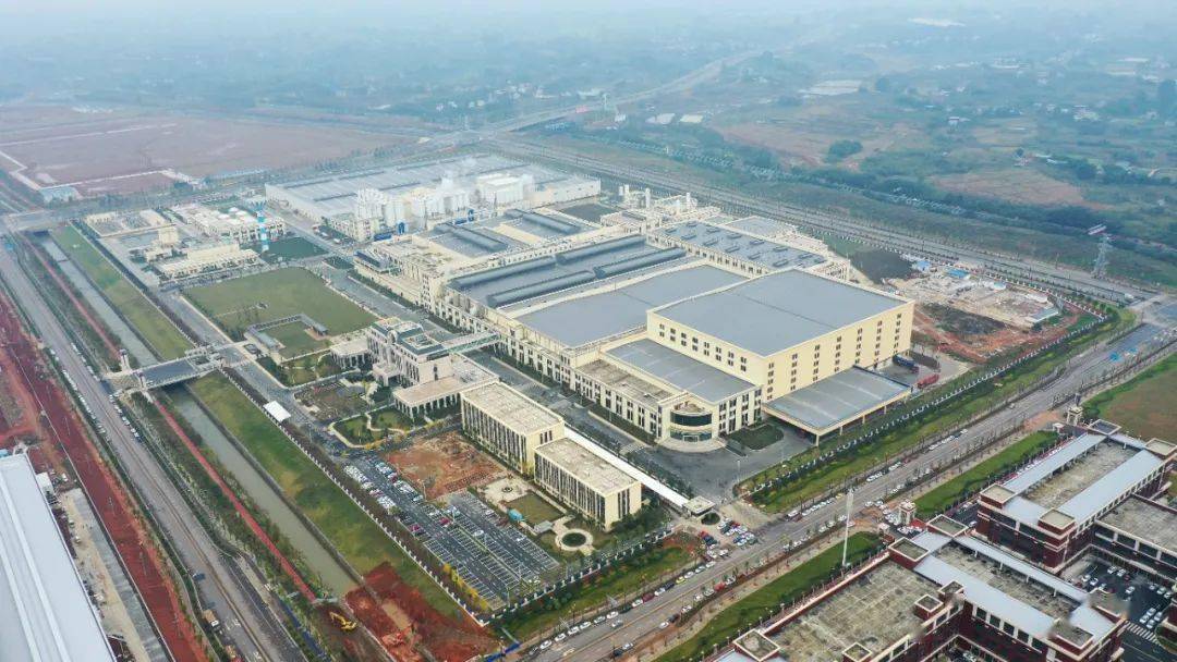 巨石成都25万吨玻璃纤维智能制造基地投产
