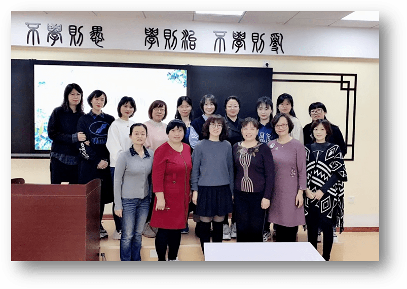 领导和老师们合影留念本次活动激发了语文组老师们对深度学习与语文