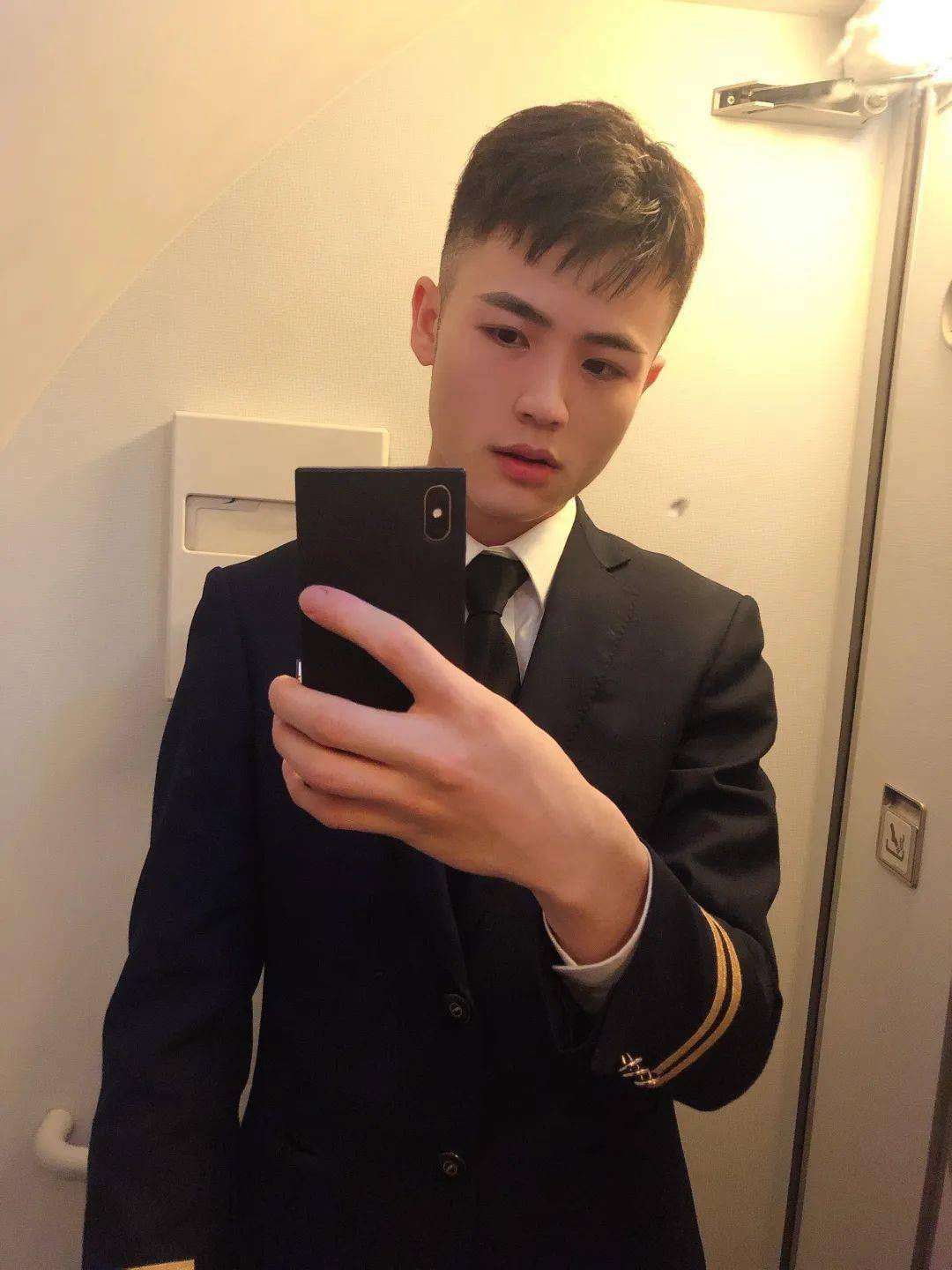 西藏航空空少卓广晟坚持初心以实际行动为旅客护航