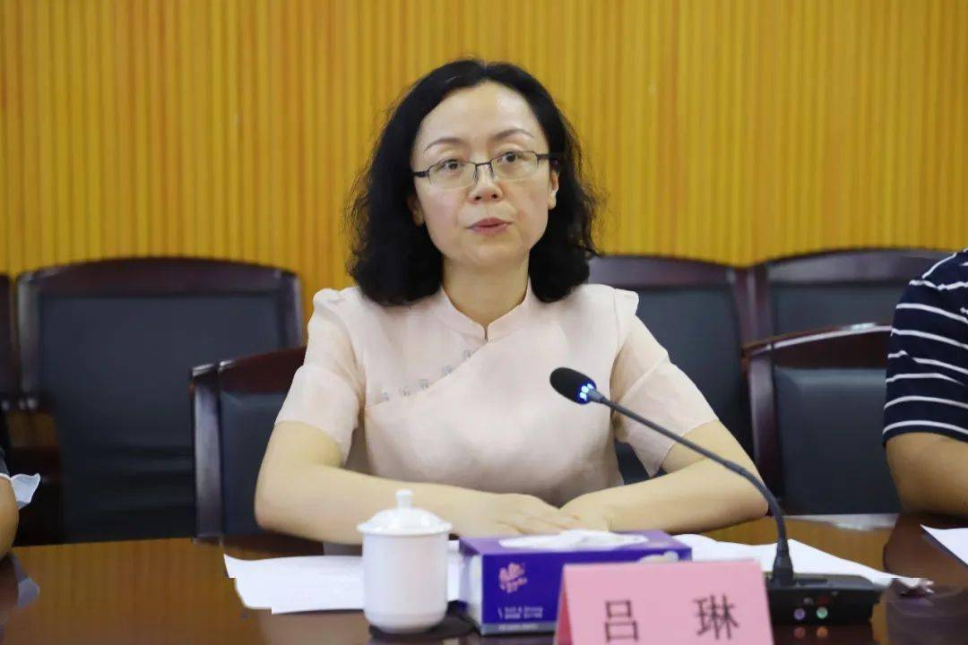 镇委副书记吕琳参加座谈汇报会并陪同现场核验.