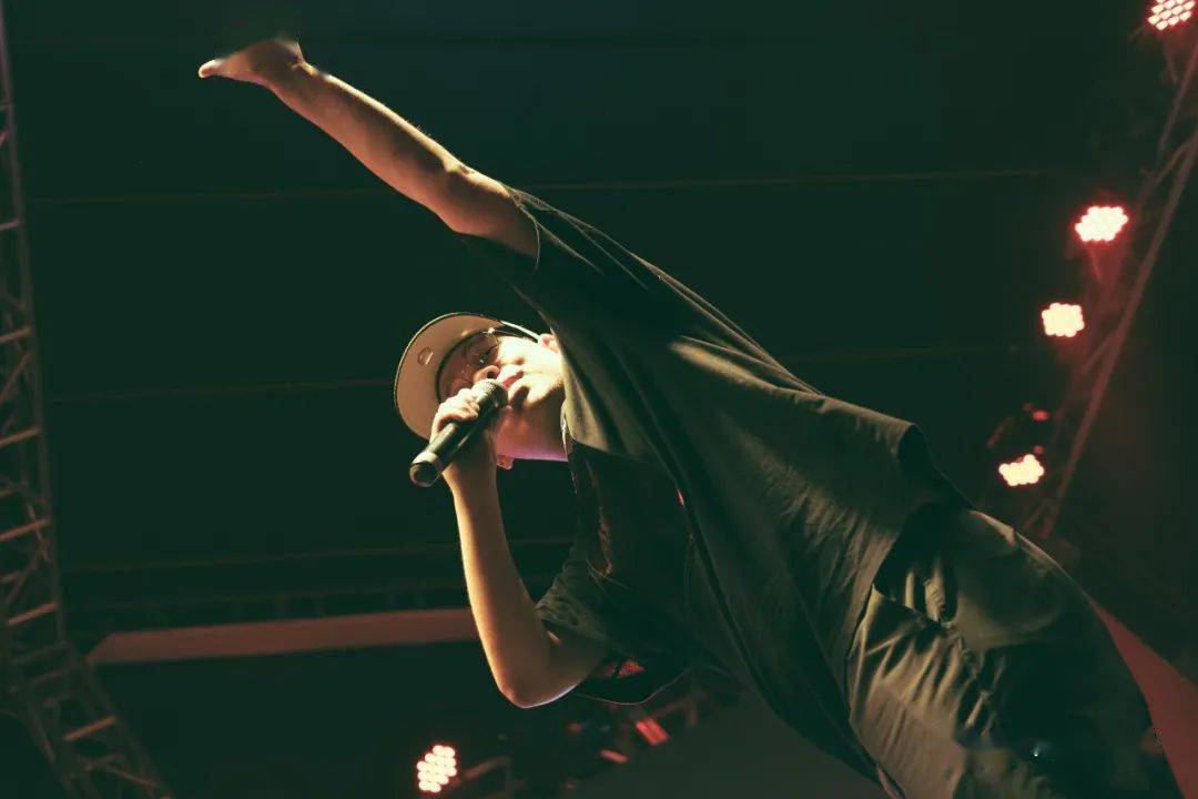 今晚丨听ar刘夫阳的非流行说唱