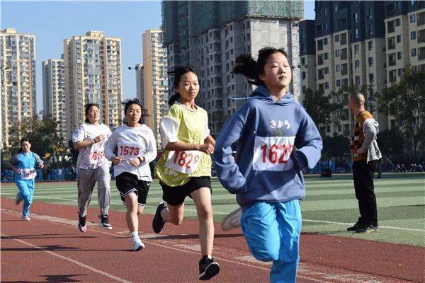 铜仁市第六中学2020年秋季田径运动会剪影